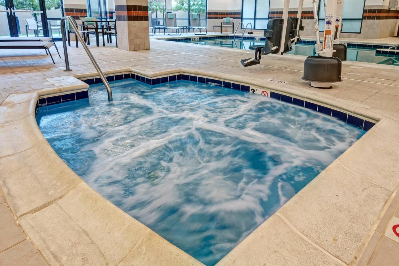 Courtyard Newport News Airport Hotel Kültér fotó