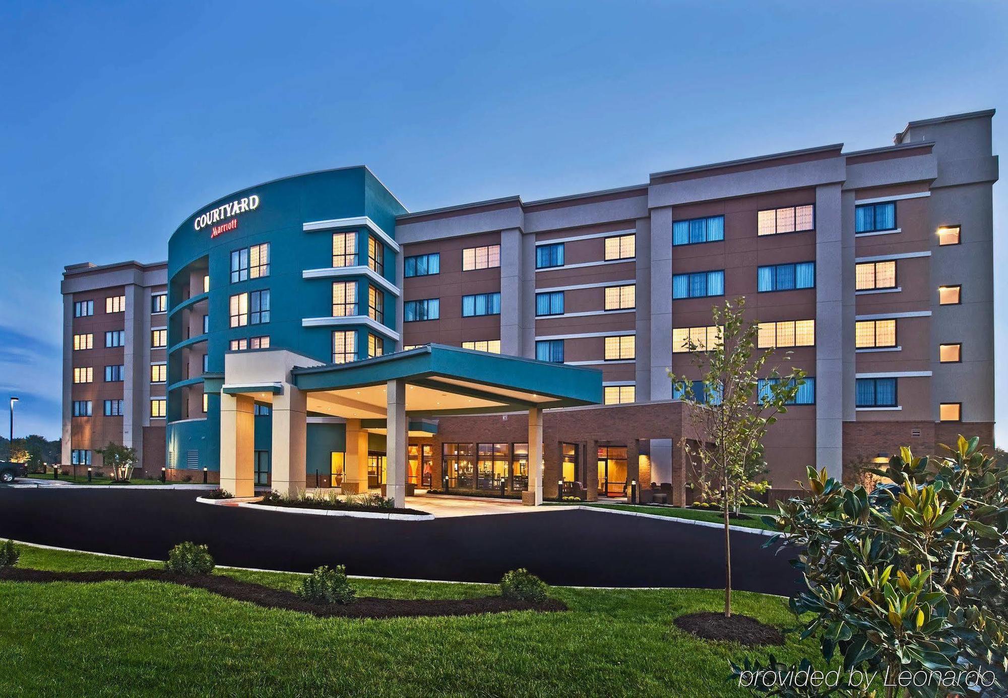 Courtyard Newport News Airport Hotel Kültér fotó