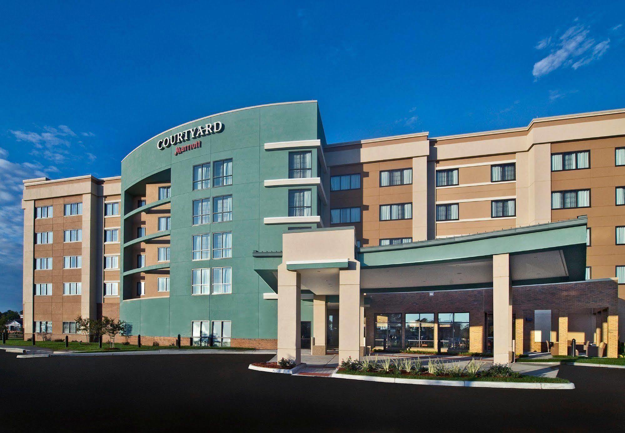 Courtyard Newport News Airport Hotel Kültér fotó