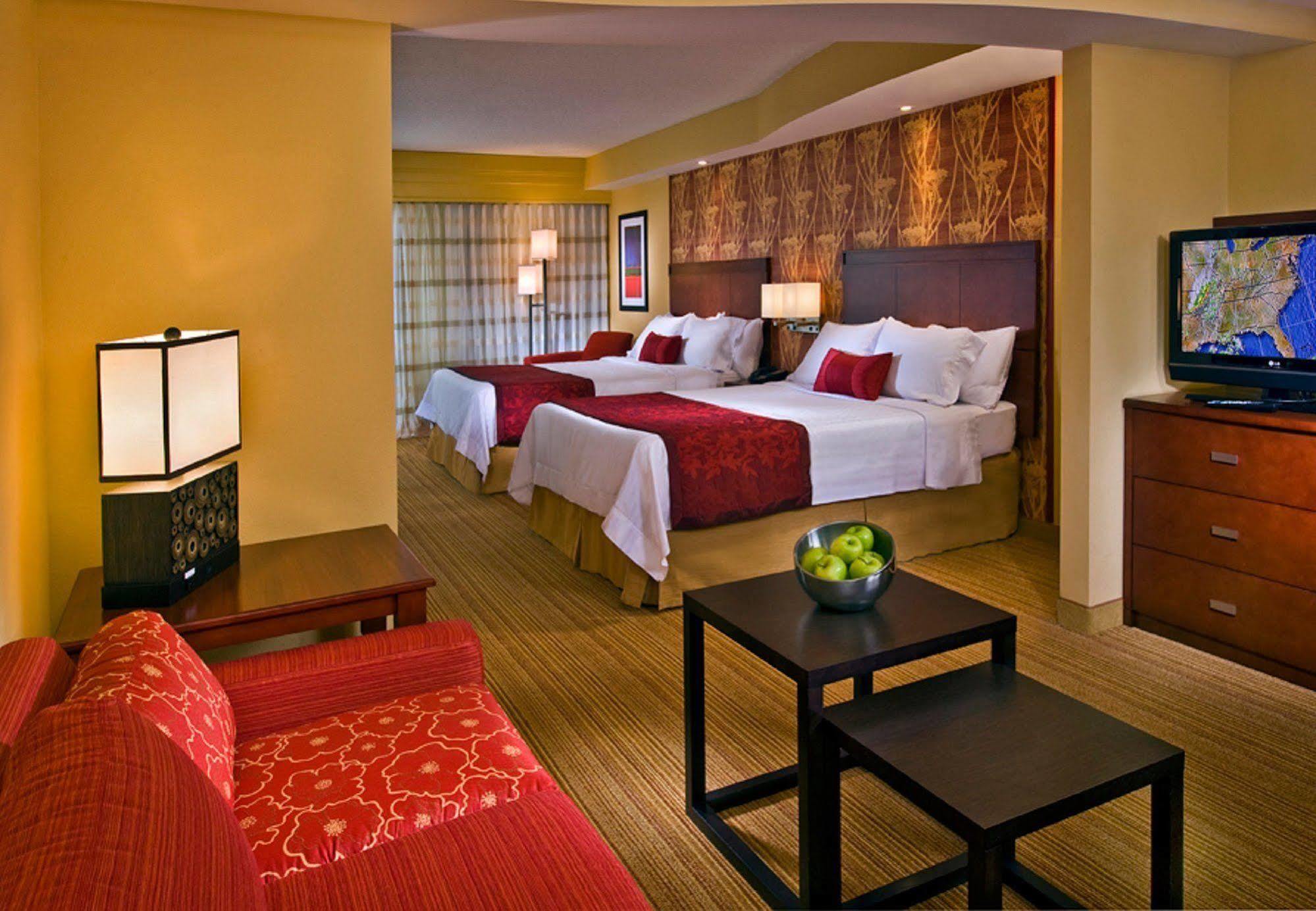 Courtyard Newport News Airport Hotel Kültér fotó