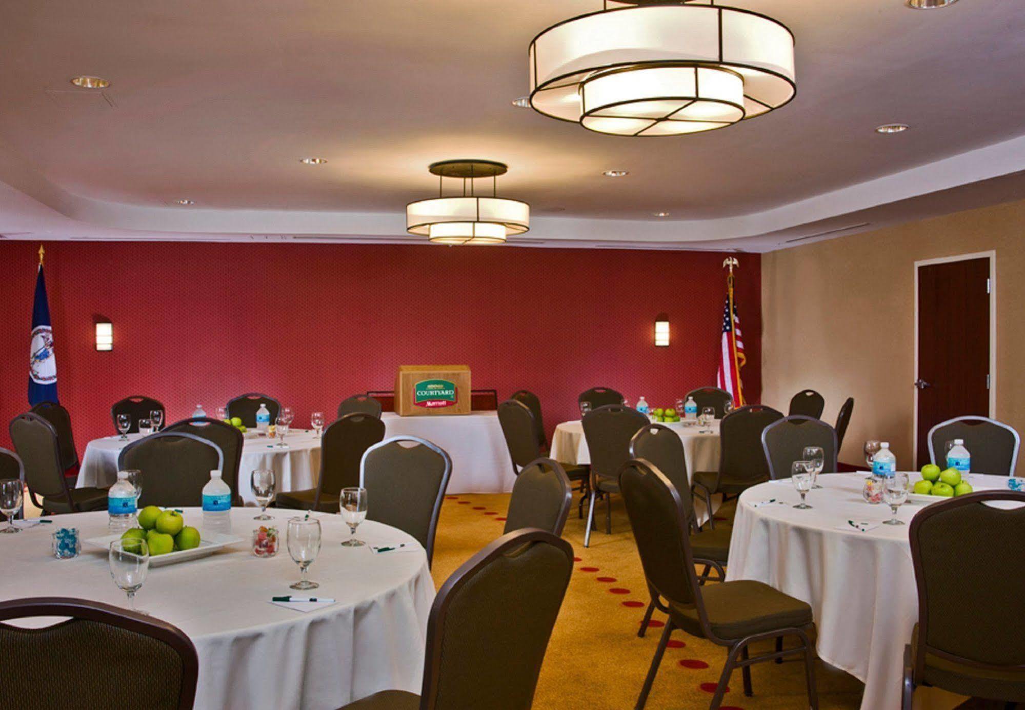 Courtyard Newport News Airport Hotel Kültér fotó