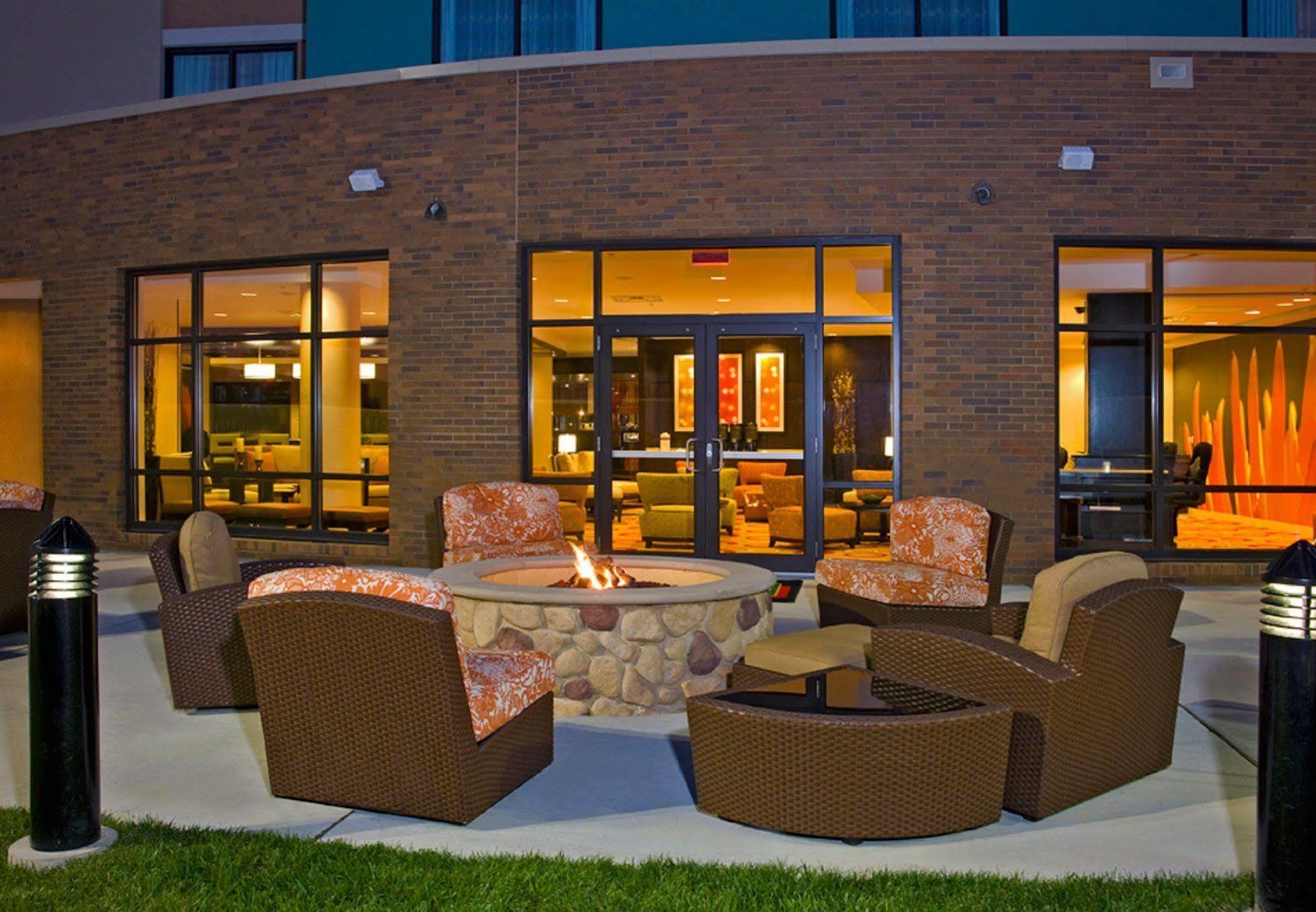 Courtyard Newport News Airport Hotel Kültér fotó