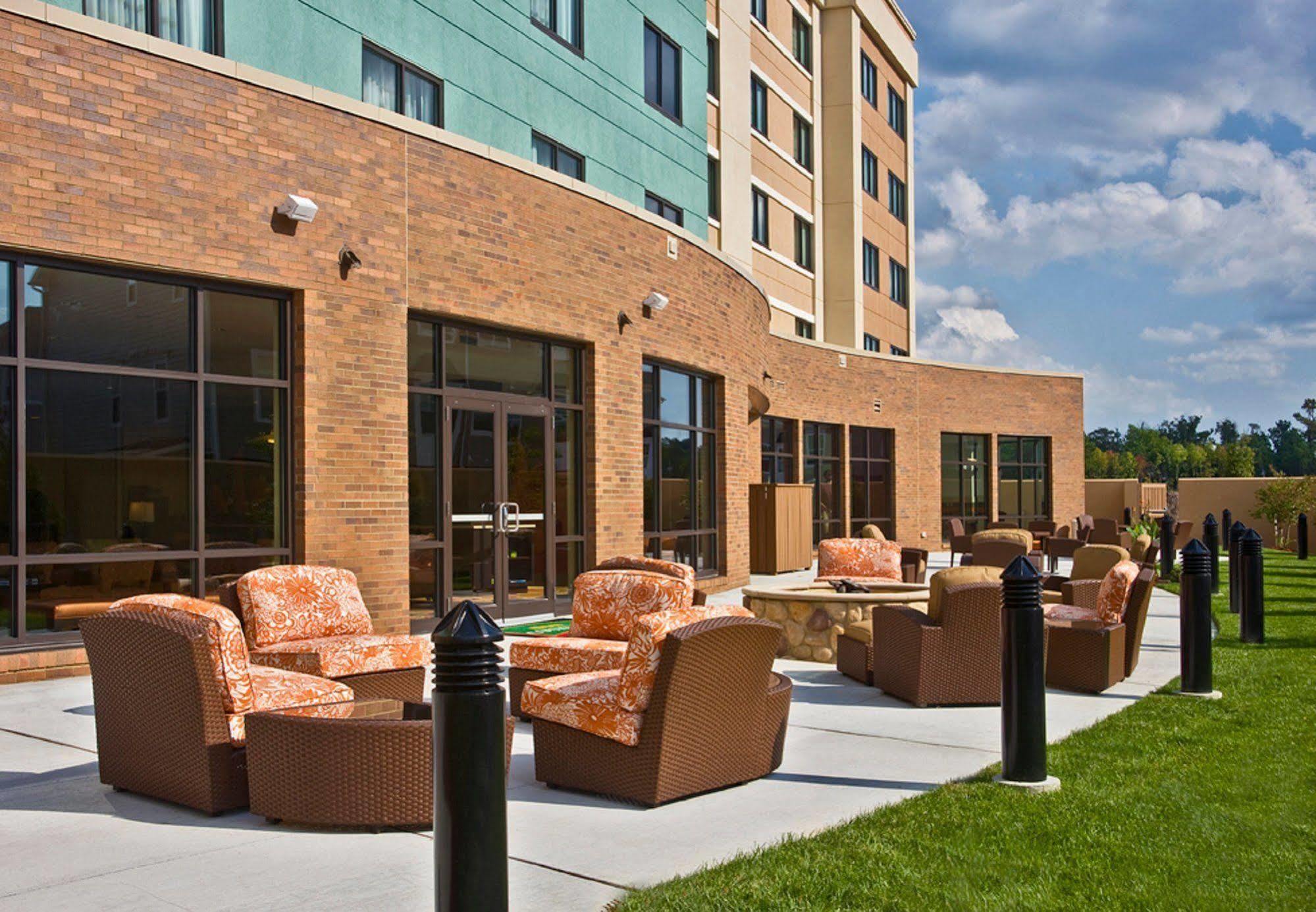 Courtyard Newport News Airport Hotel Kültér fotó